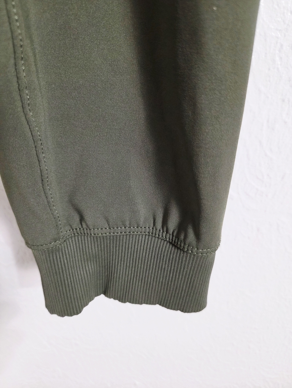 Travel Jogger Olive Green Drawstring Jogger Pants, Size Large - Picture 5 of 8